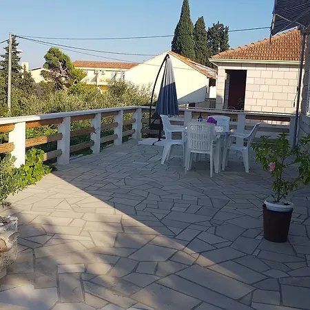 Apartments Toncic Lumbarda Exterior photo